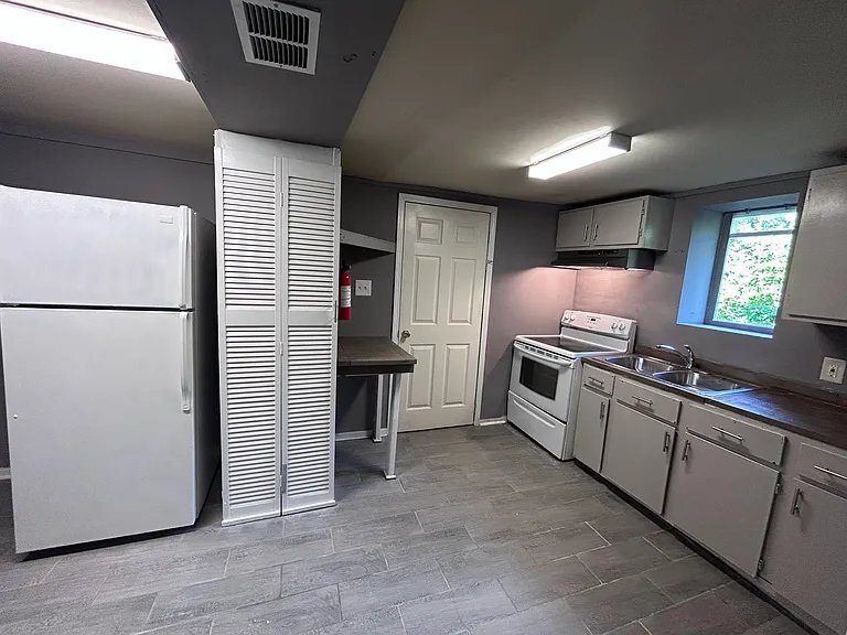 Building Photo - 1320 Brown St