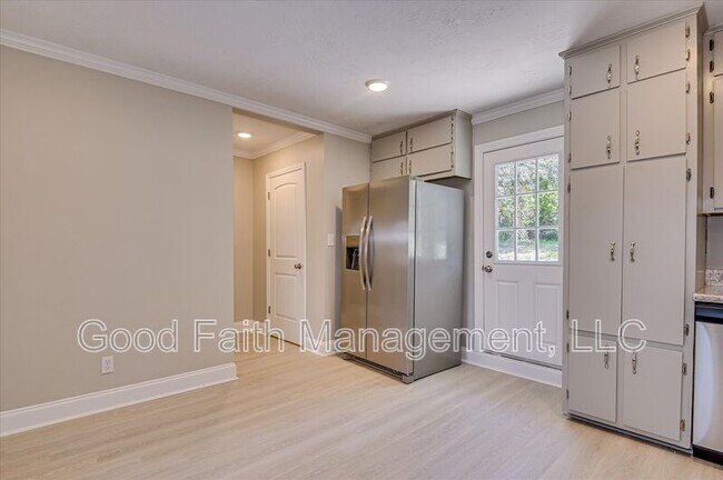 Building Photo - 4022 Windridge Dr