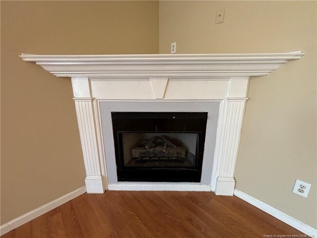 Building Photo - 7819 Rosewood Ave