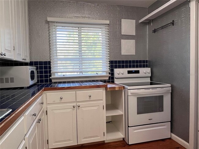 Building Photo - 12 S University Cir