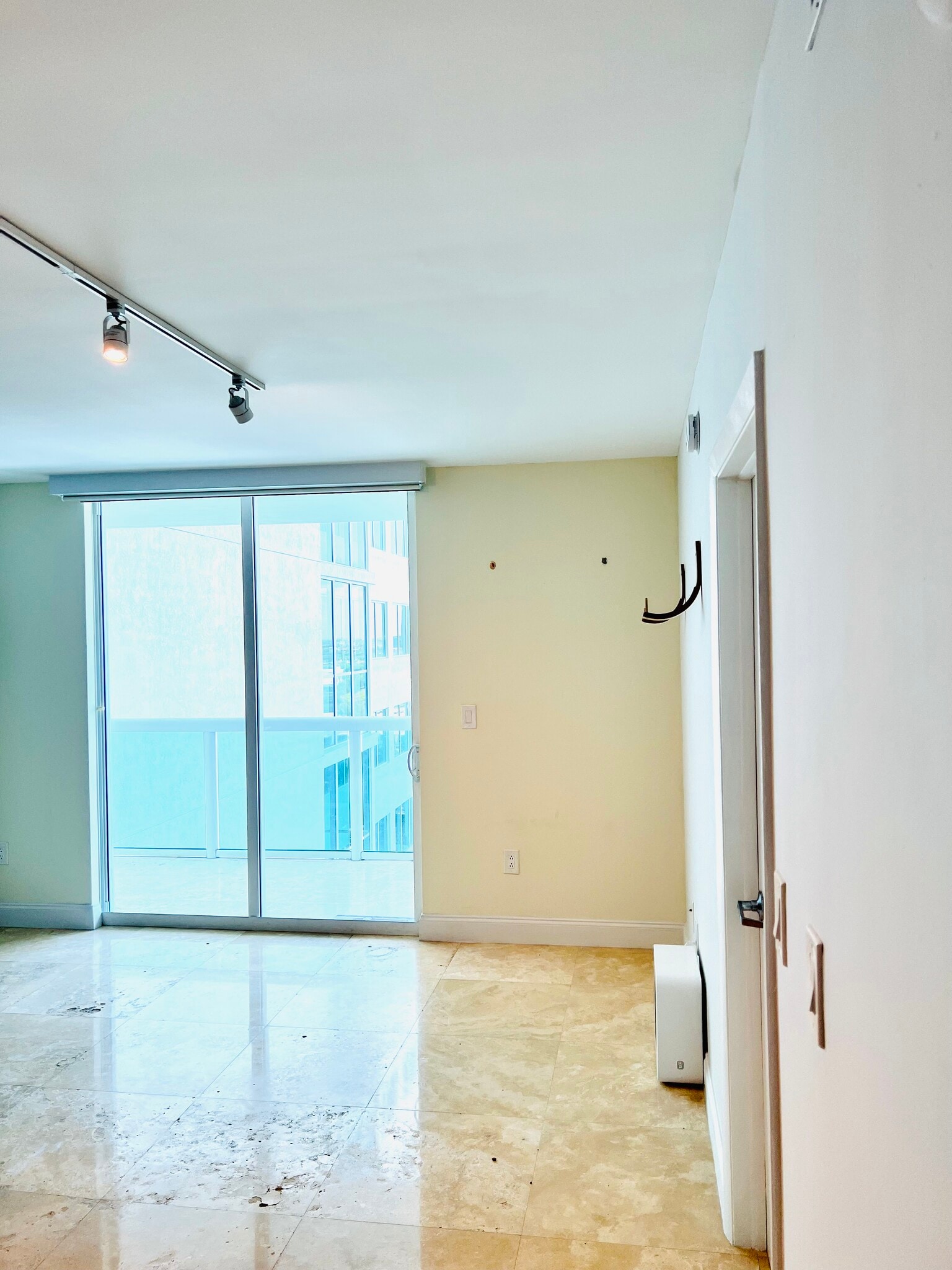 Building Photo - 1800 N Bayshore Dr