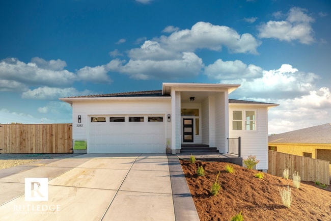 Building Photo - East Medford Cedar Links Living