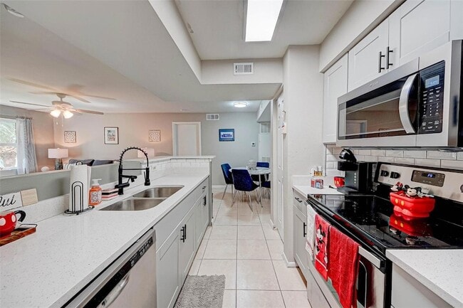 Building Photo - 3038 Parkway Blvd