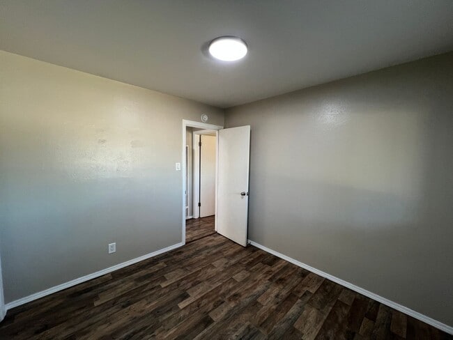 Building Photo - 4 Bedroom Home Available Near Comanche Rd ...