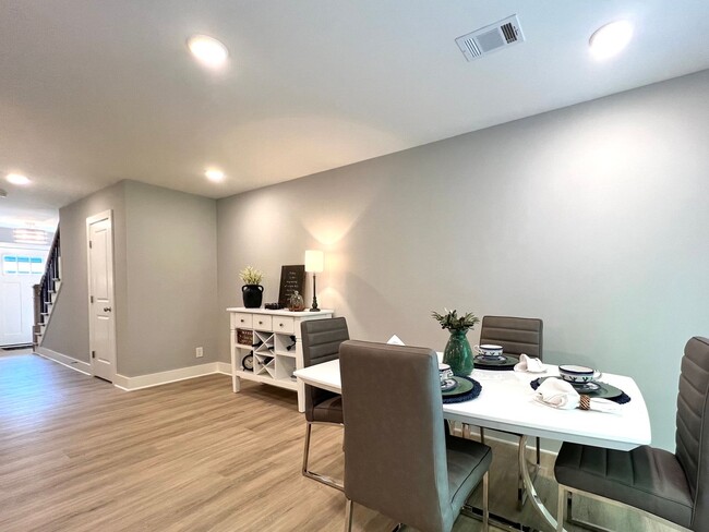 Building Photo - LUXURIOUS TOWNHOME ON THE WEST SIDE OF LEB...