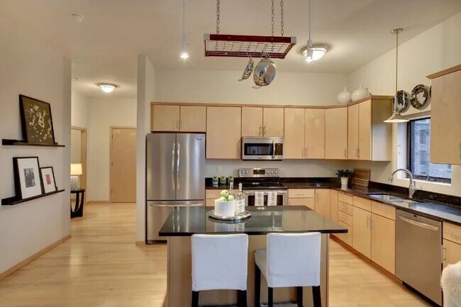 Building Photo - DECEMBER MOVE-IN SPECIAL FOR QUALIFIED APPLICANTS - Absolutely Gorgeous 2 BR, 2 BA Condo Just Ste...