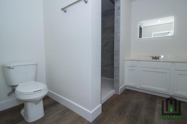 Building Photo - 303 Lion St