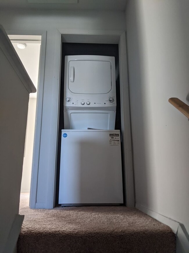 Building Photo - Come enjoy Richmond living at Colorado Manor