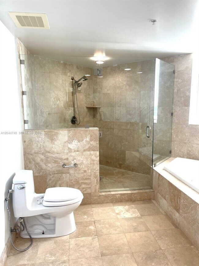 Building Photo - 1755 E Hallandale Beach Blvd