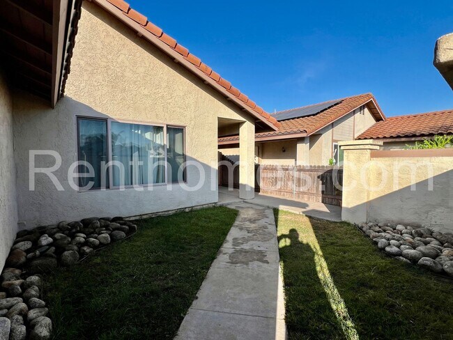 Building Photo - 227 Ocotillo Pl