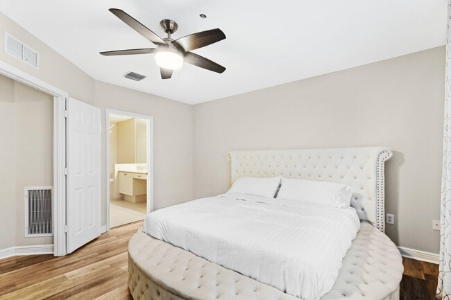 Building Photo - 1033 NE 17th Way