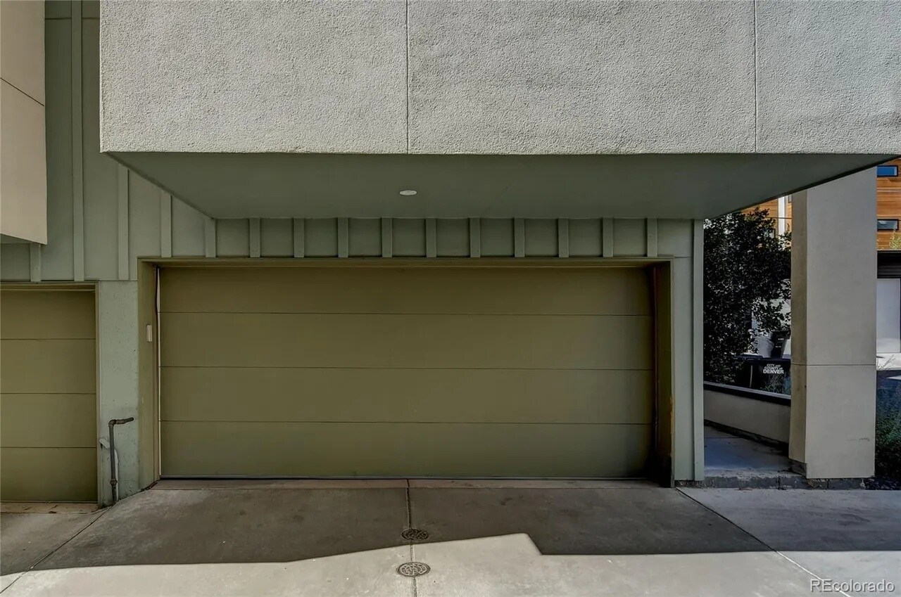 Building Photo - 3133 W 18th Ave