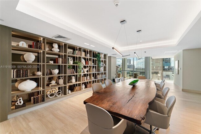 Building Photo - 900 Biscayne Blvd