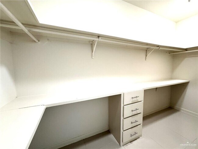 Building Photo - 18 Sabercat Ave