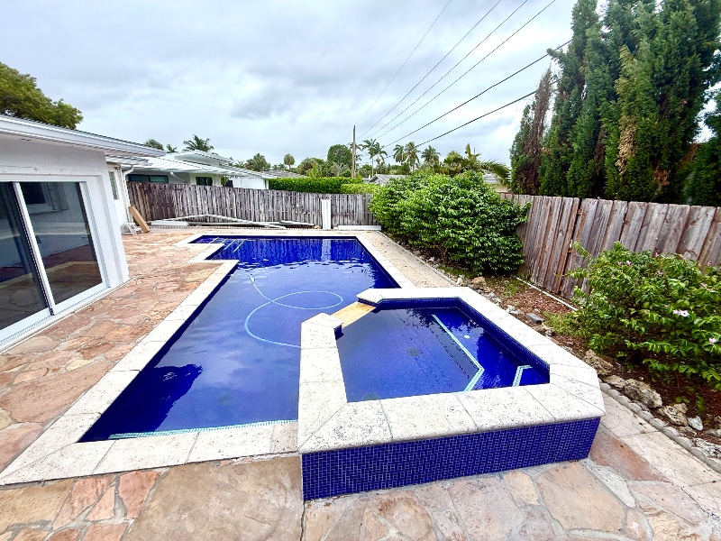 Building Photo - 2685 SE 5th St