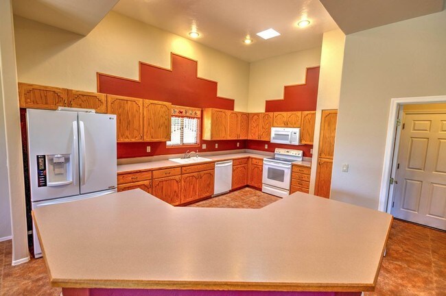 Building Photo - Silverado Hills