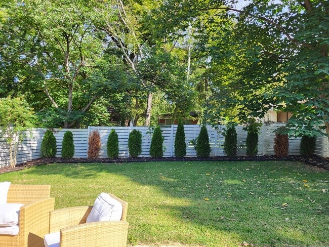 Building Photo - Furnished home in Lincoln Heights