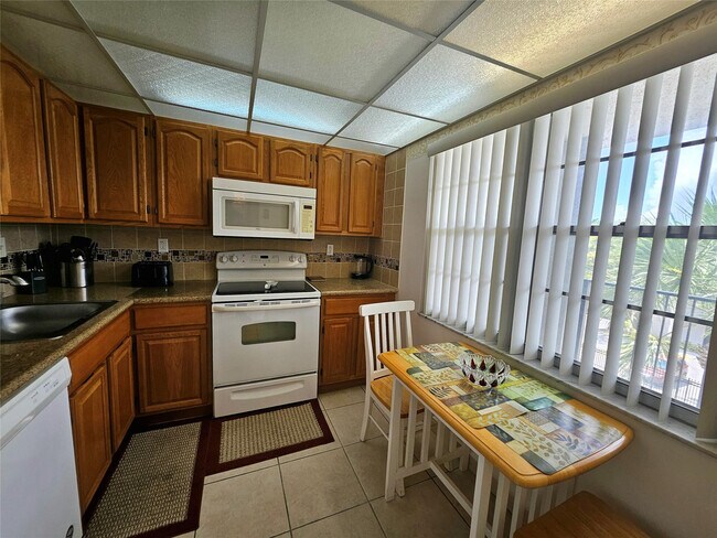 Building Photo - 4899 NW 26th Ct