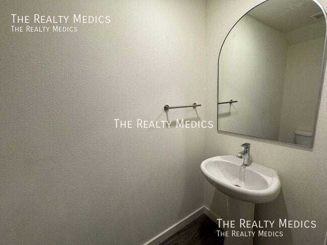 Building Photo - 77 Myrtle St