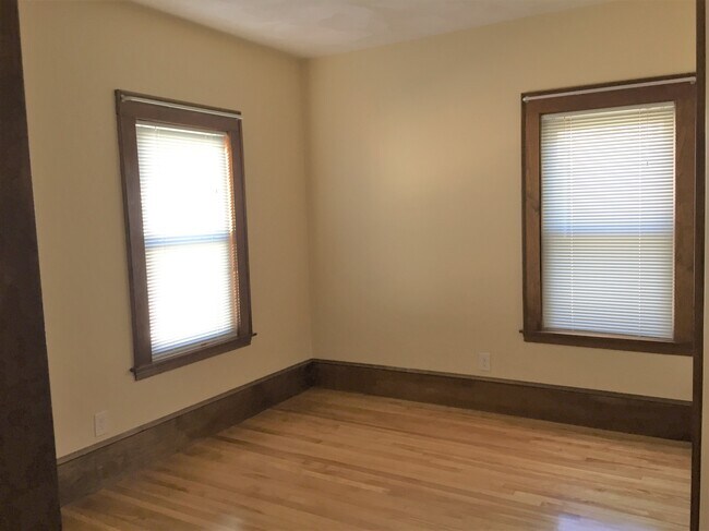 Building Photo - 19 Lakehill Ave