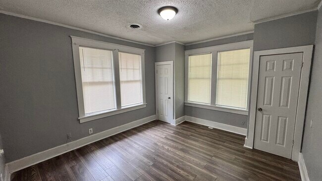 Building Photo - 3209 Choctaw Ave