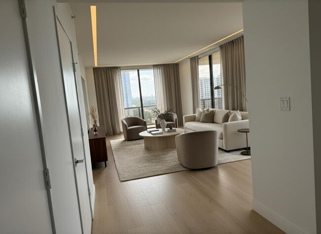 Building Photo - 16275 Collins Ave