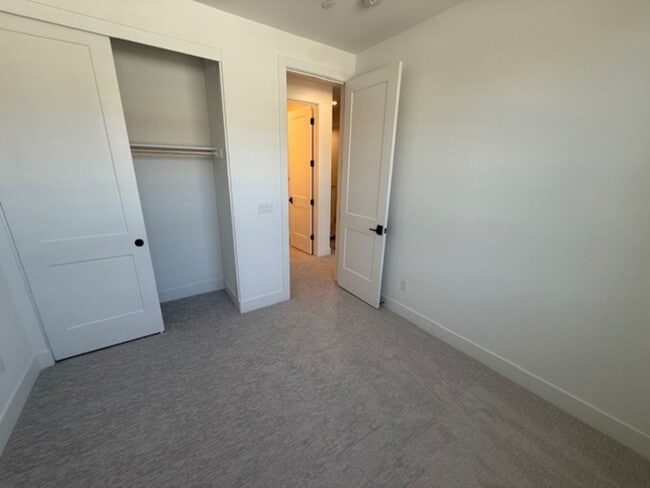 Building Photo - Brand New Townhome in Moonstone Community ...