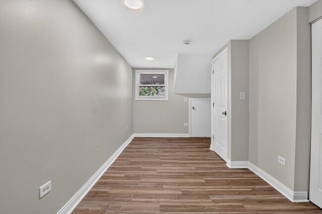 Building Photo - 9722 S Merrion Ave