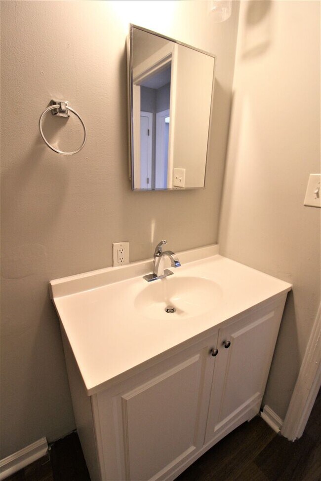 Building Photo - Move-In Ready Ranch Minutes from Plaza Midwood, NoDa & Uptown