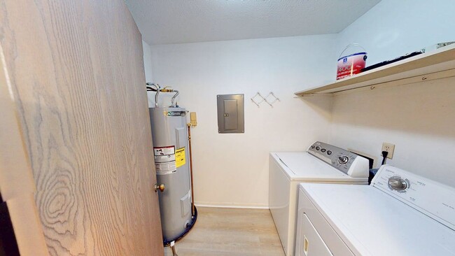 Building Photo - 2064 Park Run Dr