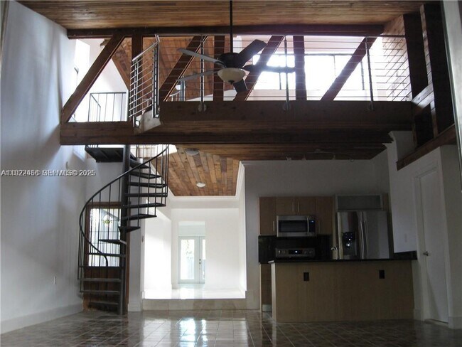 Building Photo - 310 SW 34th Ave