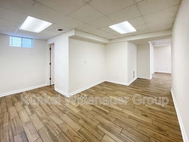 Building Photo - 2746 Brookrun Dr