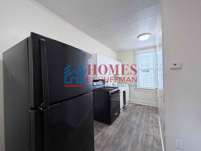 Building Photo - 331 S Barker Ave