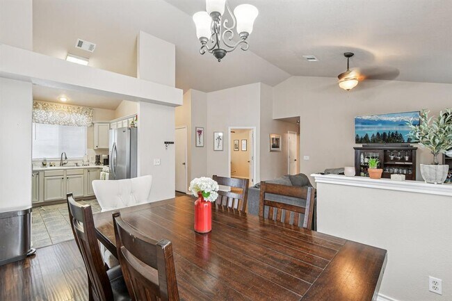 Building Photo - 3308 Ross Cove