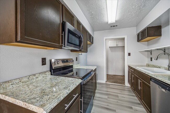 Building Photo - 10143 Towne Mist Dr