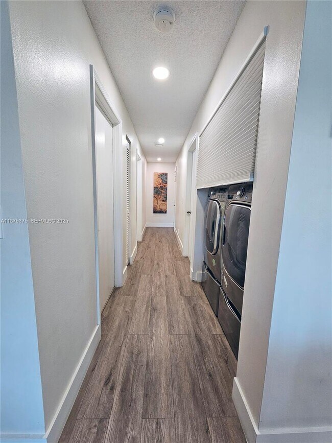 Building Photo - 3483 Emerald Oaks Dr