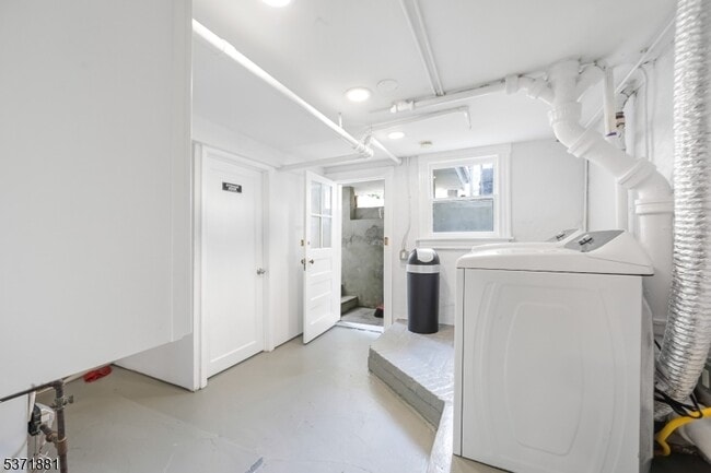 Building Photo - 38 Semel Ave