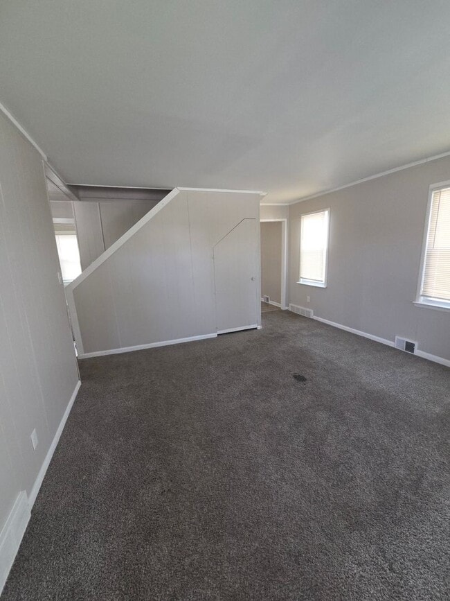 Building Photo - Cute 3 Bedroom Bungalow