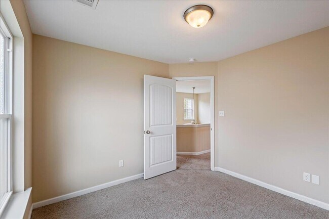 Building Photo - 2121 Grv Lndg Wy