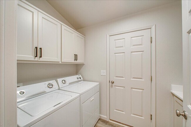 Building Photo - Beautifully Remodeled Home in Northwest Meridian