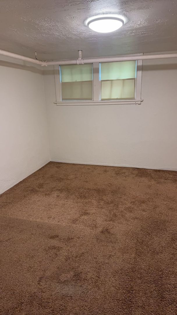 Building Photo - 480 E 400 N