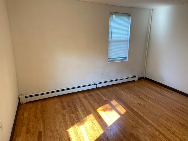 Building Photo - 8 Shepard St