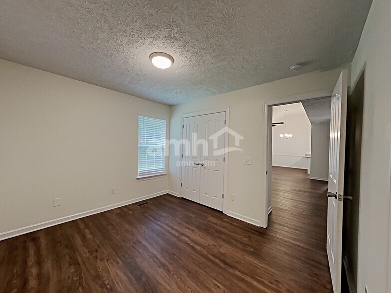 Building Photo - 1721 N Cove