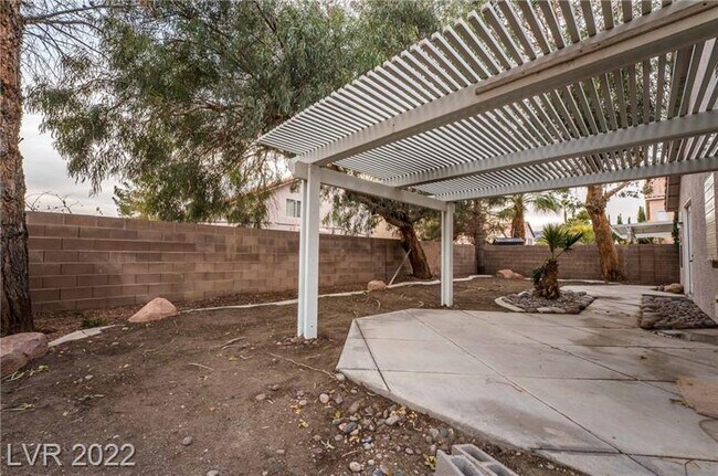 Building Photo - 8043 Shadowvale Dr
