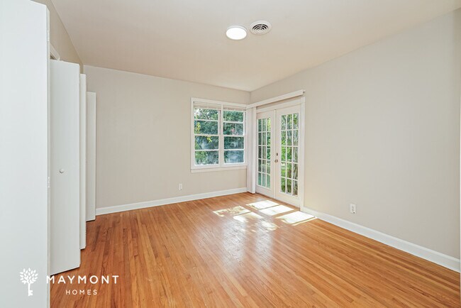 Building Photo - Inviting Living in Daytona Beach