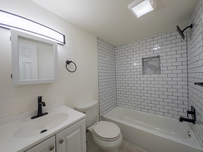 Bathroom - Meadowbrook Apartments