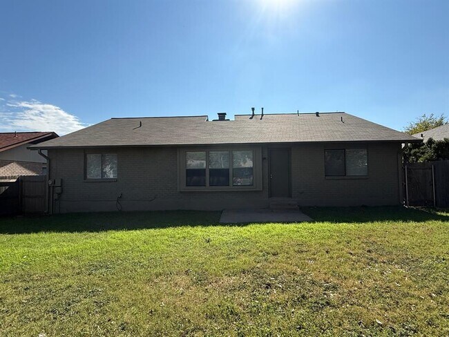 Building Photo - 12012 Swallow Dr