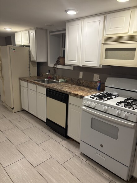 Building Photo - 324 Chestnut Heights Dr