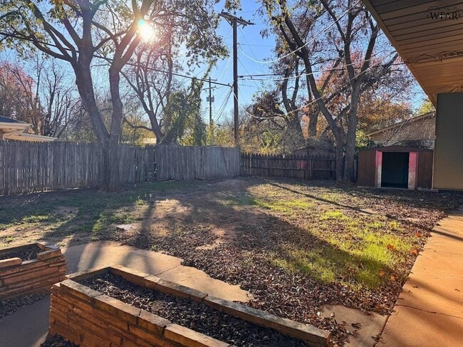 Building Photo - 4200 University Ave