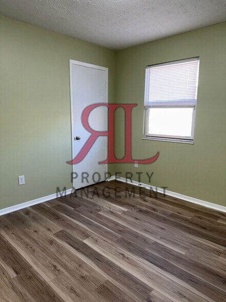 Building Photo - 596 E Gates St